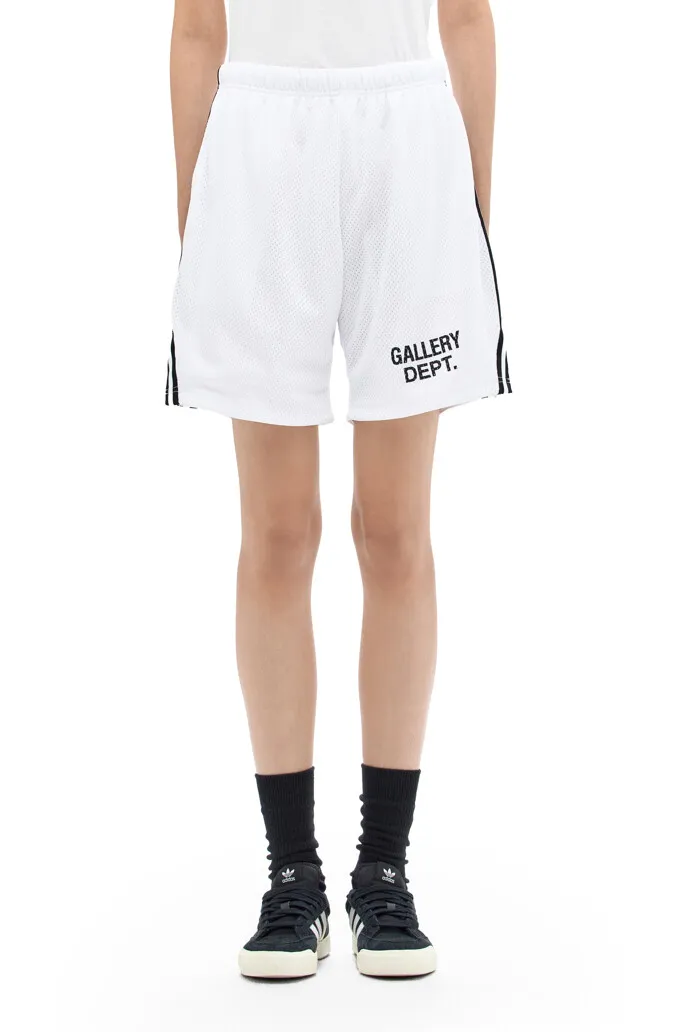 GALLERY DEPT. VENICE COURT SHORTS English mesh shorts Logo webbing wide-leg basketball shorts Black and white S-XL Original molding Loose wide-leg version American boys' first choice Breathable mesh fabric Superimposed soft material inside Comfortable and easy to match Custom-woven original consistent webbing/main mark/component wash mark Details are enlarged to follow